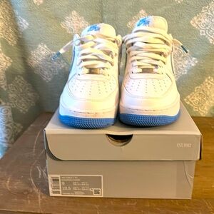 AIR FORCE 1 SIZE 9 BLUE AND WHITE